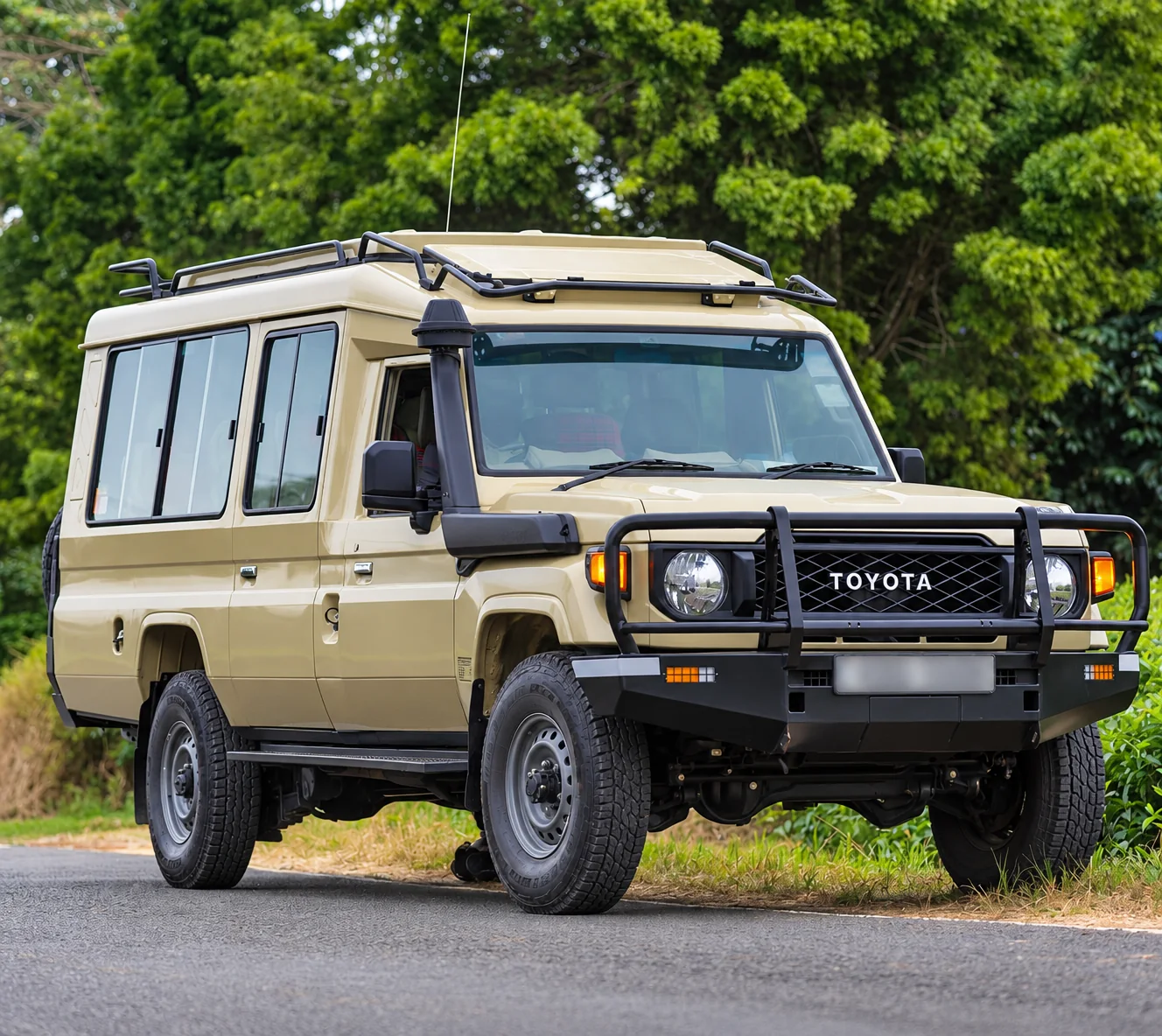 Safari Land Cruiser for tours, safaris and upcountry transport in Kenya